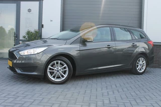Ford Focus - 412582325-0