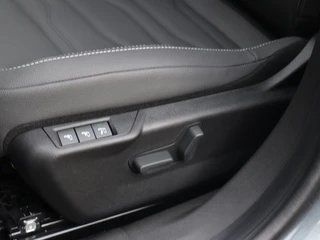 Jeep Avenger Jeep Avenger 1.2 e-Hybrid Summit | Pano | Leder | Navi | JBL | Camera | Winte - afbeelding nr 13