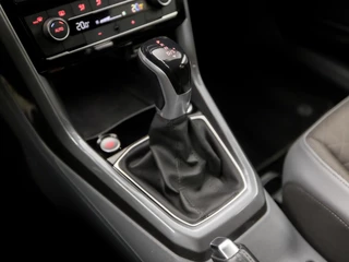 Volkswagen T-Cross Automaat (VIRTUAL COCKPIT, APPLE CARPLAY, GROOT NAVI, CLIMATE, LED KOPLAMPEN, SPORTSTOELEN, CAMERA, GETINT GLAS, KEYLESS, NIEUWSTAAT) - afbeelding nr 10
