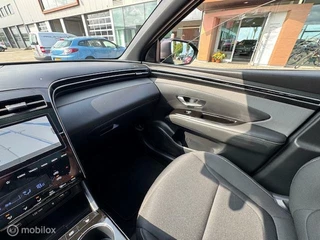 Hyundai Tucson Hyundai Tucson 1.6 T MHEV BlackLine 4WD Automaat , Trekhaak 1.650kg Trekgewicht ,  Panorama Dak , Stoel & Stuur verwarming ,  Navigatie & Camera , Parkeerhulp voor & achter, Keyless entry , Electr Achter klep , IQ telefoonlader - afbeelding nr 30
