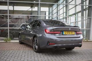 BMW 3 Serie BMW 3 Serie 320i High Executive - afbeelding nr 2