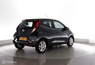 Toyota Aygo Toyota Aygo 1.0 VVT-i 72pk X-Play applecarplay|airco|camera|dab|lmv15 - afbeelding nr 3