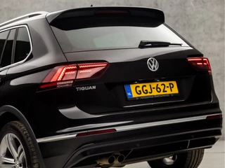 Volkswagen Tiguan 150Pk Automaat (PANORAMADAK, DIGITAL COCKPIT, APPLE CARPLAY, ELEK SPORTSTOELEN, LEDER, STOELVERWARMING, CAMERA, GETINT GLAS, KEYLESS, LED, ELEK ACHTERKLEP, PARKEER ASSISTENT, NIEUWSTAAT) - afbeelding nr 24