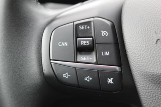 Ford Focus Ford Focus Wagon 1.0-125pk EcoBoost Mild-hybrid Titanium. Mooie, ruime, luxe en comfortabele Ford Focus wagon ! Volautm. airco dual, camera, stoel-, stuur- en voorraamverw., easy entry/easy go, cruise control, Isofix, side- en lane assist, parkeersensoren v+a, LM wielen etc. - afbeelding nr 9