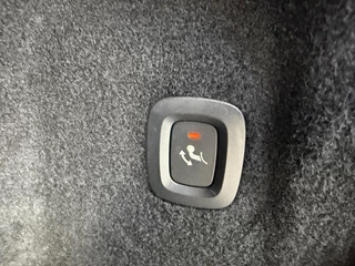 Volvo XC60 Volvo XC60 2.0 B5 Momentum Exclusive |Pano|Carplay|Leer|Memory|AutoPilot|HUD|El.Trekhaak|19