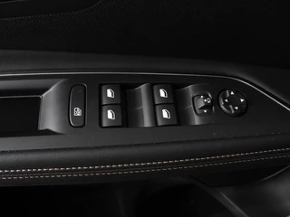 Peugeot 5008 Peugeot 5008 1.2 PureTech GT Black Pack 7p Climate control Adaptive cruise control Achteruitrijd camera Verwarmde voorstoelen Keyless Navigatie LED Apple Carplay/ Android Auto - afbeelding nr 20
