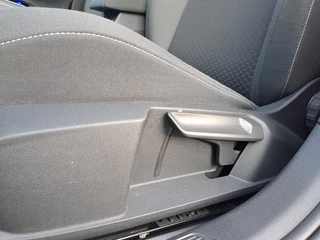 Volkswagen Golf Volkswagen Golf 1.5 eTSI R-Line Business+ | LED | Trekhaak | All-seasons | ACC | Keyless | Stoelverwarming | - afbeelding nr 39