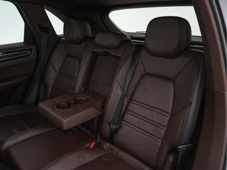 Porsche Cayenne (INCL-BTW) *PANO | CLUB-FULL-LEATHER | SOFT-CLOSE | MEMORY-PACK | SURROUND-VIEW | FULL-LED | NAVI-FULLMAP | AIR-SUSPENSION | DAB | DIGI-COCKPIT | PDC | CRUISE | SPORT-SEATS | 21