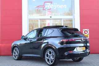 Alfa Romeo Tonale Alfa Romeo Tonale 1.5T 160PK HYbrid VELOCE | PANORAMISCH SCHUIF / KANTELDAK | LEDEREN BEKLEDING | VOORSTOELEN / STUUR VERWARMD | VOORSTOELEN GEVENTILEERD | VOORSTOELEN ELEKTRISCH VERSTELBAAR | DRAADLOOS APPLE CARPLAY / ANDROID AUTO | 360° CAMERA | AUTOMATISCH DIMMENDE BUITENSPIEGELS | 20