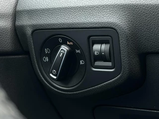 Volkswagen Golf Sportsvan Volkswagen Golf Sportsvan 1.0 TSI Connected Series, NL AUTO, NAP, ECC-AIRCO, NAVI, DODEHOEK, CRUISE, CAMERA, PARKEERSENSOREN, TREKHAAK, LICHTMETAAL 16