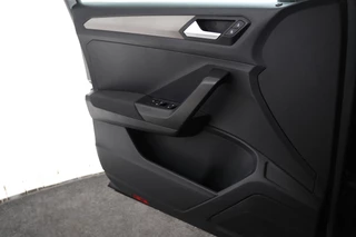 Volkswagen T-Roc Cruise Control, Panoramadak, Trekhaak, Airco, Parkeersensoren - afbeelding nr 16