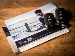 Peugeot 208 (APPLE CARPLAY, GROOT NAVI, PARKEERSENSOREN, SPORTSTOELEN, LANE ASSIST, CRUISE, NIEUWE APK, NIEUWSTAAT) - afbeelding nr 15