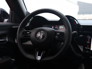 Alfa Romeo Junior Alfa Romeo Junior Veloce 54 kWh 280 PK | Techno Pack | 20