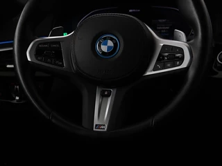 BMW 5 Serie BMW 5-serie 530e xDrive M Sport | Leder |  Stoel & stuurverwarming | Sfeerverlichting | Adaptief LED | Carplay | Camera | Live cockpit | Navigatie - afbeelding nr 12