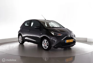 Toyota Aygo Toyota Aygo 1.0 VVT-i 72pk X-Play applecarplay|airco|camera|dab|lmv15 - afbeelding nr 2