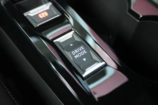 Peugeot 2008 Peugeot 2008 1.2 130PK AUTOMAAT GT PACK | NAVIGATIE | FULL LED KOPLAMPEN | DRAADLOZE APPLE CARPLAY/ANDROID AUTO | ADAPTIVE CRUISE CONTROL | CAMERA VOOR + ACHTER | CLIMATE CONTROL | LICHTMETALEN VELGEN 17