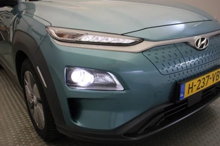 Hyundai Kona Hyundai Kona Electric Premium 64 kWh - Carplay, Camera, Leer, Stoelverw. - afbeelding nr 26