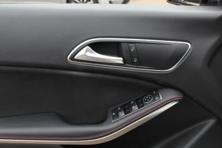 Mercedes-Benz CLA Mercedes-Benz CLA Shooting Brake 180 / Panoramadak / Camera / Half leder / Navigatie / 18'' / LED Koplampen / Stoelverwarming / Cruise Control - afbeelding nr 31