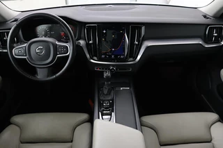 Volvo V60 Volvo V60 2.0 D4 MomentPro | Leder | Trekhaak |  Stoelverwarming | Adaptive cruise | Carplay | Navigatie | DAB | Camera | Full LED | Climate control - afbeelding nr 8