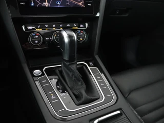 Volkswagen Passat Volkswagen Passat 1.4 TSI PHEV GTE | Panoramadak | Leder |  Stoelverwarming | Trekhaak | Camera | Park Assist | Adaptive cruise | Side Assist | Matrix LED | Carplay | Navigatie - afbeelding nr 16