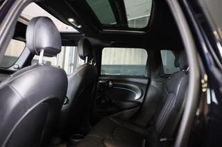 MINI Cooper Mini Mini 1.5 Cooper Camden Plus Edition / AUT / 5 Deurs / Navi / HK / Ecc / Head Up / Digital Cockpit / Open Panorama / Led / Pdc - afbeelding nr 16