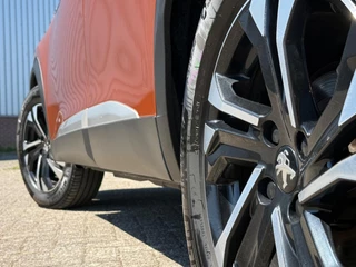 Peugeot 2008 Peugeot 2008 1.2 PureTech GT-Line 130pk Automaat - Orange Fusion - Chique - afbeelding nr 18
