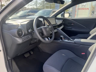 Toyota C-HR Dodenhoekdetectie, Navigatie, Parkeersensoren V + A , All-in Rijklaarprijs - afbeelding nr 4