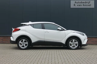 Toyota C-HR Toyota C-HR 1.8 Hybrid Active I 1 eigenaar I Trekhaak I NL-auto - afbeelding nr 10