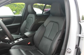 Volvo XC40 Volvo XC40 T4 Recharge R-Design | Parkeercamera | Stoelverwarming | Leder | Electr. Stoelen | Glossy Black | Keyless - afbeelding nr 18