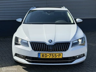 Škoda Superb Skoda Superb Combi 1.6 TDI Ambition PANORAMADAK, TREKHAAK - afbeelding nr 3