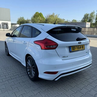 Ford Focus Ford Focus 1.0 ST-Line | PDC | Sport Uitvoering ! - afbeelding nr 3