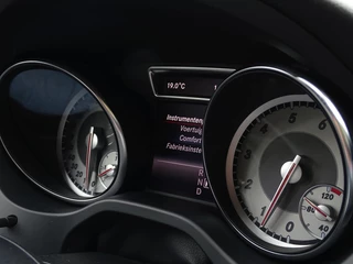 Mercedes-Benz CLA Mercedes-Benz CLA Shooting Brake 180 automaat / 45 AMG Ed. 1 / OrangeArt / LED - afbeelding nr 18