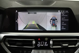 BMW 3 Serie BMW 3-serie Touring 320i High Executive (PANORAMADAK, TREKHAAK WEGKLAPBAAR, CAMERA, NAVIGATIE, NL-AUTO, DEALER ONDERHOUDEN) - afbeelding nr 11