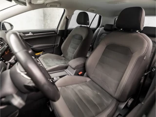 Volkswagen Golf Volkswagen Golf 1.5 TSI R-Line Sport 150Pk Automaat (VIRTUAL COCKPIT, APPLE CARPLAY, GROOT NAVI, CAMERA, LED KOPLAMPEN, ALCANTARA, ADAPTIVE CRUISE, LM VELGEN, DAB+, NIEUWE APK, NIEUWSTAAT) - afbeelding nr 15