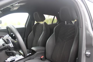 Peugeot 2008 Peugeot 2008 1.2 130PK AUTOMAAT GT PACK | NAVIGATIE | FULL LED KOPLAMPEN | DRAADLOZE APPLE CARPLAY/ANDROID AUTO | ADAPTIVE CRUISE CONTROL | CAMERA VOOR + ACHTER | CLIMATE CONTROL | LICHTMETALEN VELGEN 17