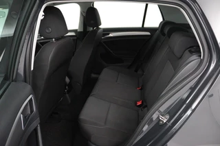 Volkswagen Golf Volkswagen Golf 1.0 TSI Comfortline (PARKEERSENSOREN, CRUISE CONTROL, NAVIGATIE, CARPLAY, NL-AUTO) - afbeelding nr 17