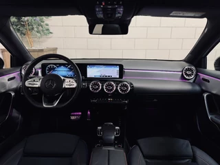 Mercedes-Benz A-Klasse Mercedes-Benz A-Klasse 200 AMG Night | Panorama | Multibeam | Sfeer - afbeelding nr 3