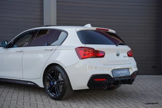 BMW 1 Serie BMW 1-serie M140i LCI2 | Schuifdak | Navi Pro | 719M | M Sport onderstel | Zaero diffuser | Alpinweiss - afbeelding nr 6