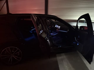BMW 3 Serie BMW 3 Serie Touring 330e xDrive M-Sport PANO/LASER/360CAMERA/ADAPTIVE M-ONDERSTEL/ACC/LEER-ALCANTARA/19