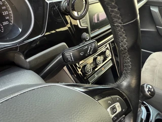 Volkswagen Touran Volkswagen Touran 1.2 TSI Highline 7p|Carplay|Allseasonbanden - afbeelding nr 42