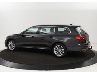 Volkswagen Passat Volkswagen Passat 1.4 TSI GTE | Stoel & stuurverwarming | Camera | Carplay | Trekhaak | Adaptive cruise | Standkachel | Navigatie | Full LED - afbeelding nr 2