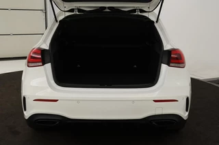 Mercedes-Benz A-Klasse Mercedes-Benz A-klasse 250e AMG Night | Panoramadak | Adaptive cruise |  Carplay | Stoelverwarming | Camera | Leder/Alcantara | Full LED | Sfeerverlichting | Navigatie - afbeelding nr 16