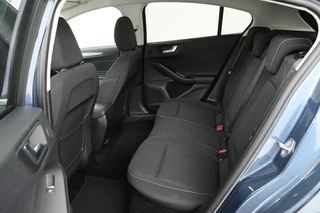 Ford Focus Ford Focus 1.0 EcoBoost Titanium | Stoel & stuurverwarming |  Trekhaak | Adaptive cruise | B&O Sound | Full LED | Camera | Side Assist | Carplay | Navigatie | Keyless - afbeelding nr 8