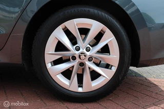 Škoda Octavia Skoda Octavia Combi 1.0 TSI Business Edition Plus, Stuur + stoel verwarming, Memory seats, Digitaal dashboard, Elektrische kofferbak, Head up display, Dodehoek detectie, Clima, App connect, Cruise, Navi. - afbeelding nr 21