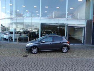 Peugeot 208 Peugeot 208 1.2 PureTech Signature Carplay/Cruise/PDC/Airco - afbeelding nr 2