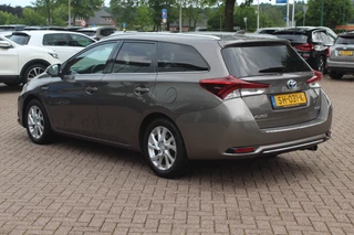 Toyota Auris Toyota Auris Touring Sports 1.8 Hybrid Dynamic / Camera / Navigatie / Keyless / 16'' / DAB / Cruise Control / Getint glas - afbeelding nr 3