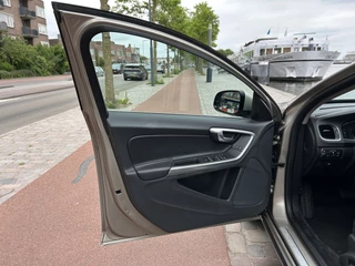 Volvo V60 Volvo V60 2.4 D6 AWD Plug-In Hybrid Momentum Navi Trekhaak Airco/ECC - afbeelding nr 10