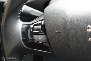 Peugeot 308 Peugeot 308 1.2 PureTech Blue Lease Executive, Trekhaak, Pano, voor/achter Pdc + Camera, App connect, Cruise, Navi, Clima, Donker glas. - afbeelding nr 30