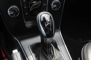 Volvo V40 Volvo V40 1.5 T2 Inscription R-Design / Panoramadak / Camera / Leder / Keyless / 17'' / Navigatie / Stoelverwarming / Cruise Control - afbeelding nr 26