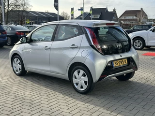 Toyota Aygo Toyota Aygo 1.0 VVT-i x-play | Camera | Airco - afbeelding nr 2